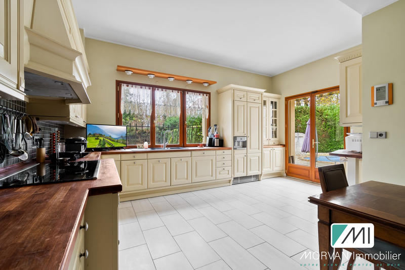 Maison - 365 m² - 12 pièces