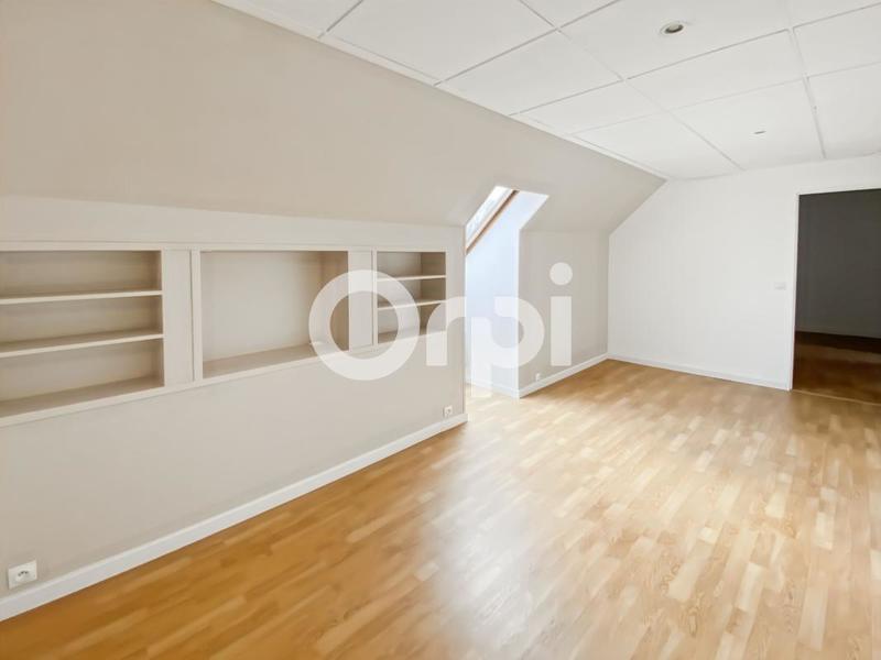 Maison - 176 m² - 8 pièces