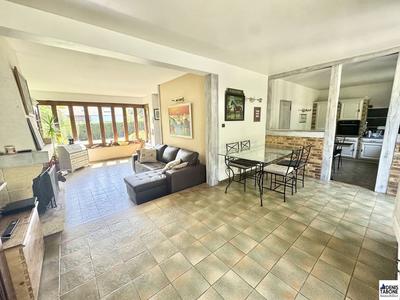 Maison traditionnelle - 123 m² - 7 pièces