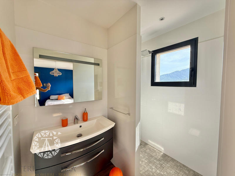 Villa - 237 m² - 5 pièces