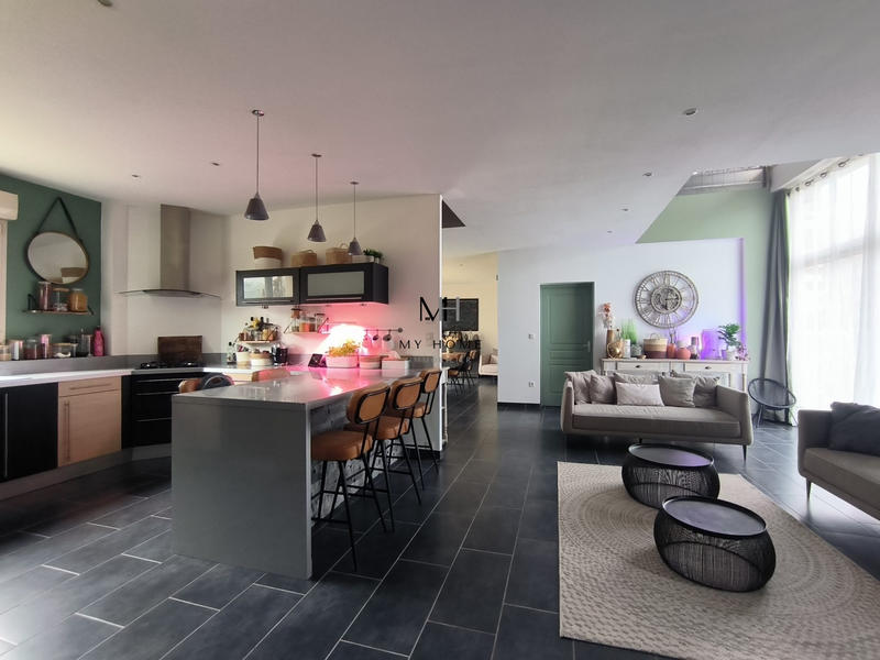 Maison - 187 m² - 7 pièces