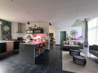 Maison - 187 m² - 7 pièces