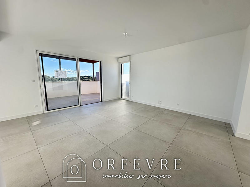 Appartement - 90 m² - 3 pièces