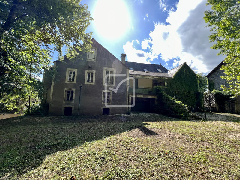 Maison - 322 m² - 12 pièces