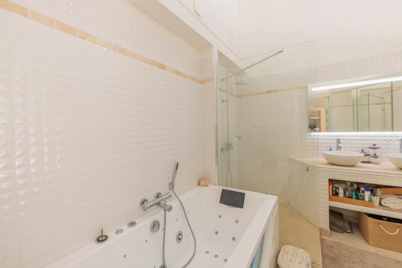 Maison - 304 m² - 7 pièces