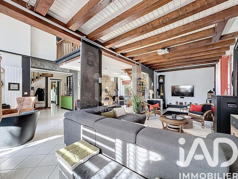 Maison - 201 m² - 9 pièces