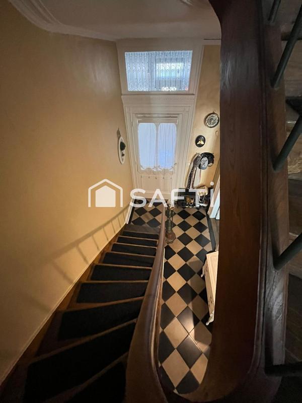 Maison - 211 m² - 8 pièces