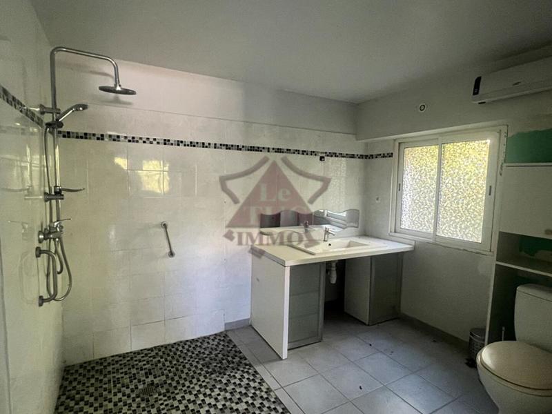 Maison - 365 m² - 21 pièces