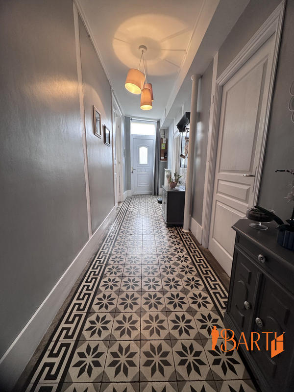 Maison ancienne - 317 m² - 7 pièces