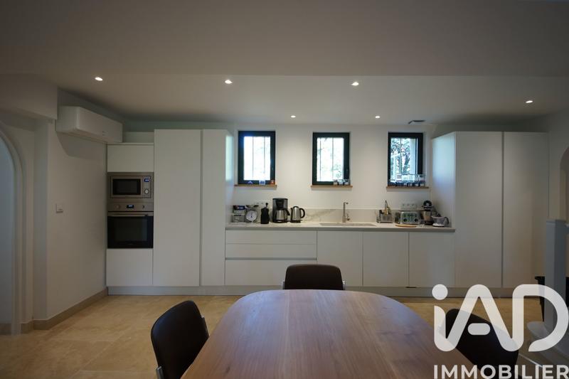 Maison - 250 m² - 6 pièces