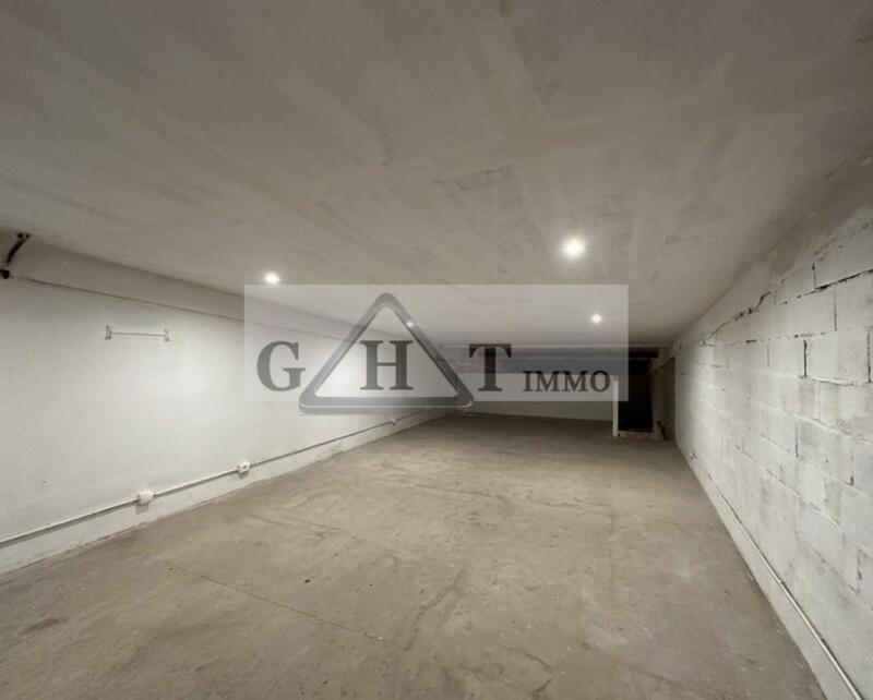 Entrepôt - 210 m²