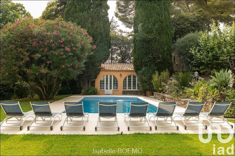 Maison - 360 m² - 9 pièces