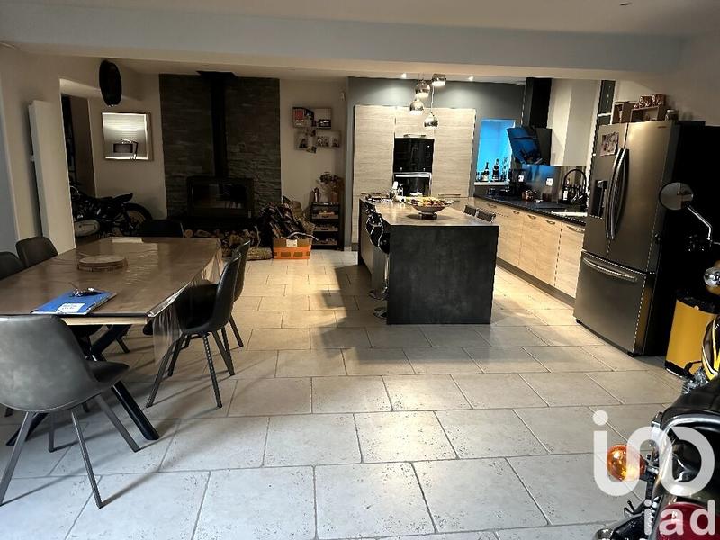 Maison - 203 m² - 7 pièces