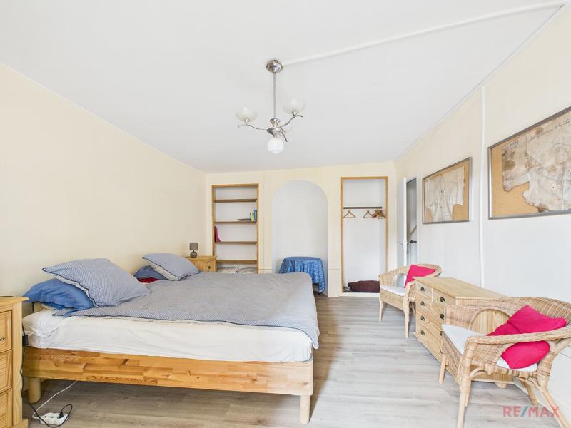 Propriété - 320 m² - 8 pièces