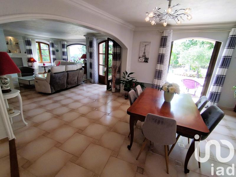 Maison - 202 m² - 7 pièces