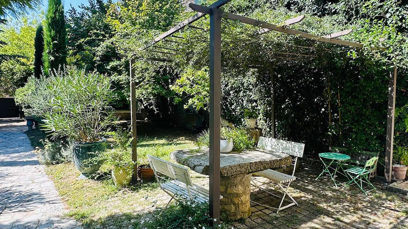 Maison - 300 m² - 9 pièces