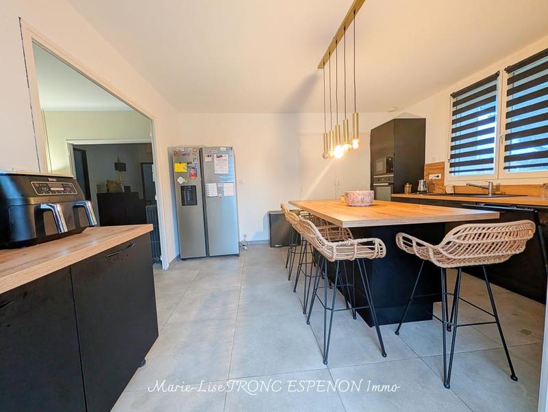 Maison - 180 m² - 8 pièces