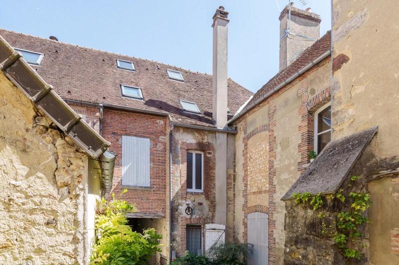 Maison - 201 m² - 9 pièces