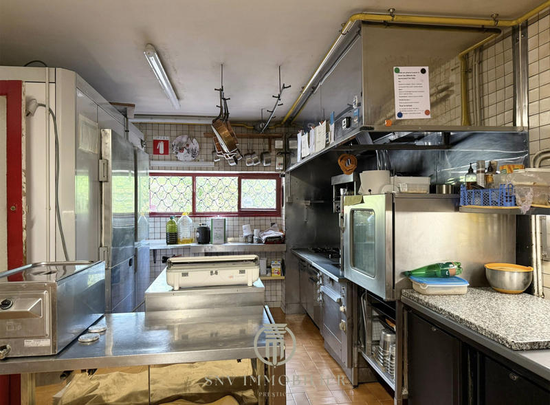 Maison - 285 m² - 8 pièces