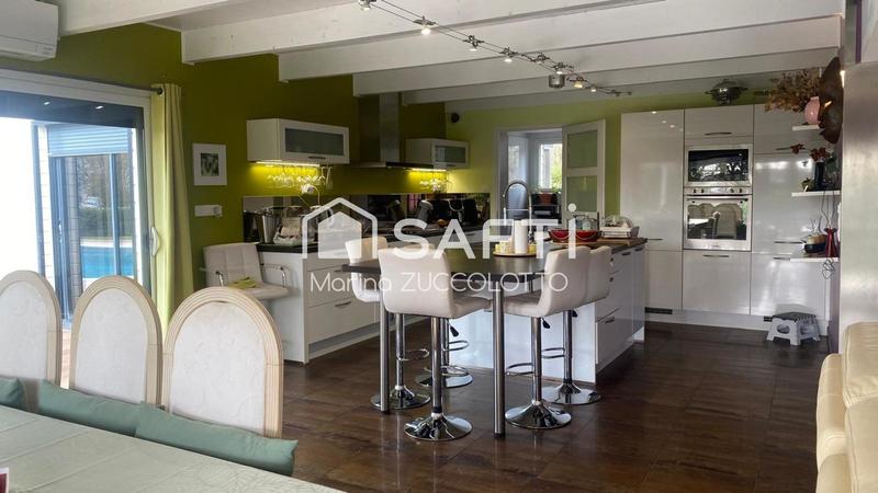 Maison - 178 m² - 10 pièces