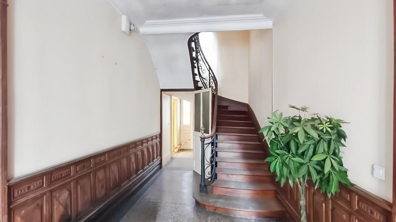 Maison - 270 m² - 10 pièces