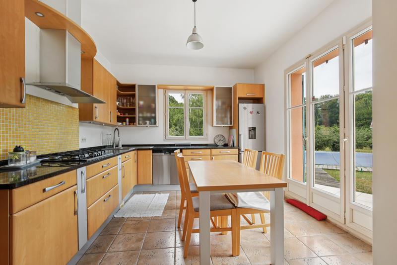 Maison - 240 m² - 8 pièces