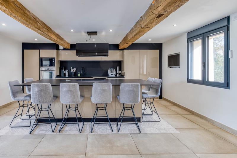 Maison - 290 m² - 9 pièces