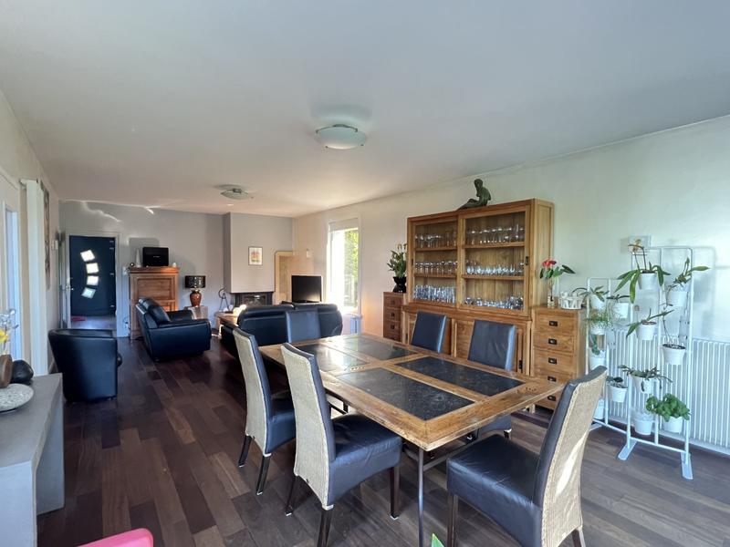 Maison - 250 m² - 6 pièces