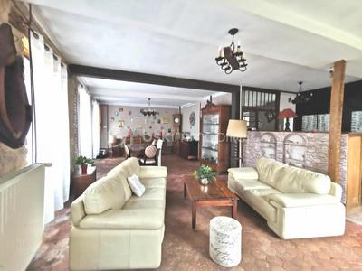 Maison - 212 m² - 7 pièces