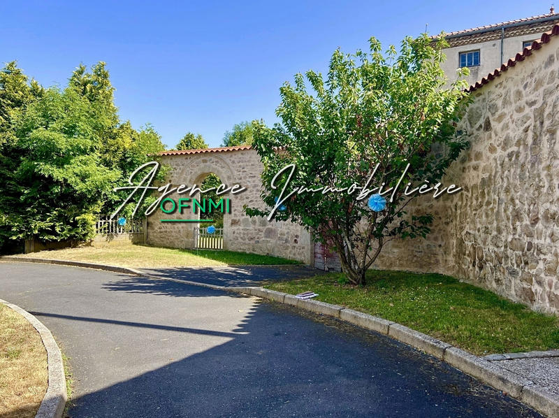 Maison - 846 m² - 26 pièces