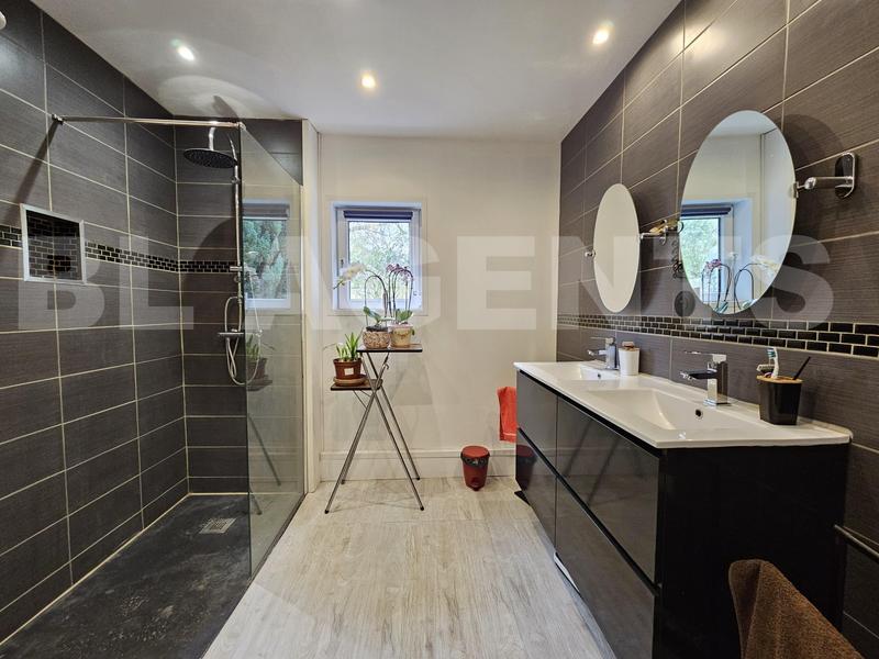 Maison en pierre - 177 m² - 7 pièces