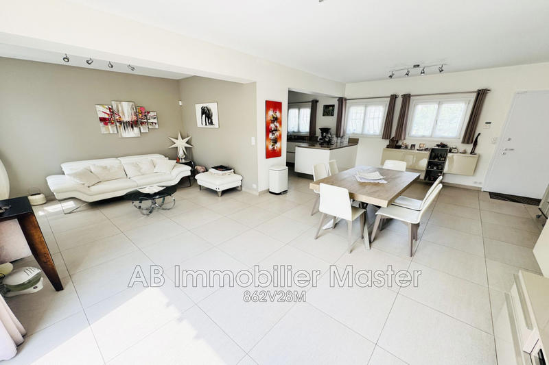 Maison - 104 m² - 5 pièces