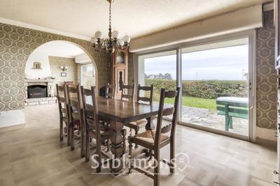 Maison - 220 m² - 9 pièces