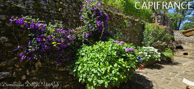 Maison - 285 m² - 10 pièces