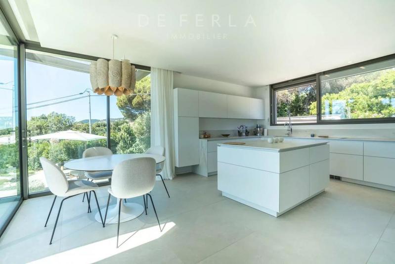 Propriété - 410 m² - 11 pièces