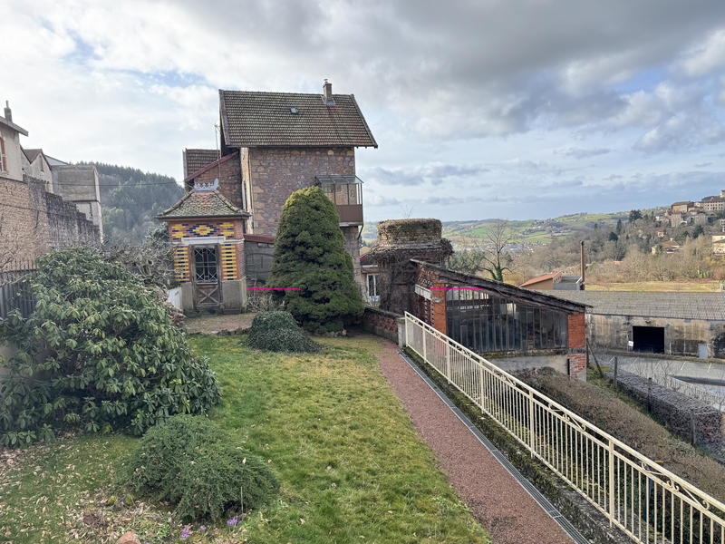 Maison - 316 m² - 9 pièces