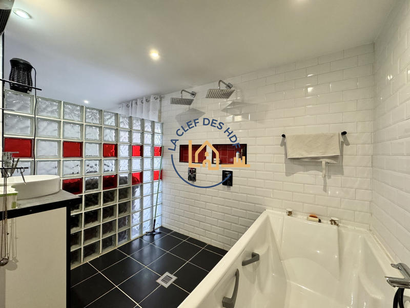 Maison - 137 m² - 7 pièces