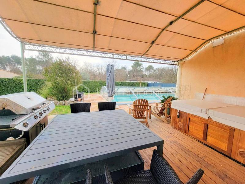 Villa - 240 m² - 8 pièces