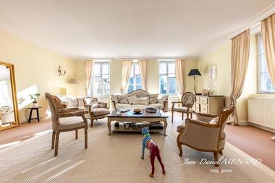 Appartement - 200 m² - 6 pièces