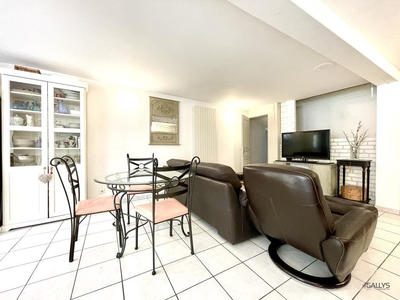 Maison - 256 m² - 8 pièces