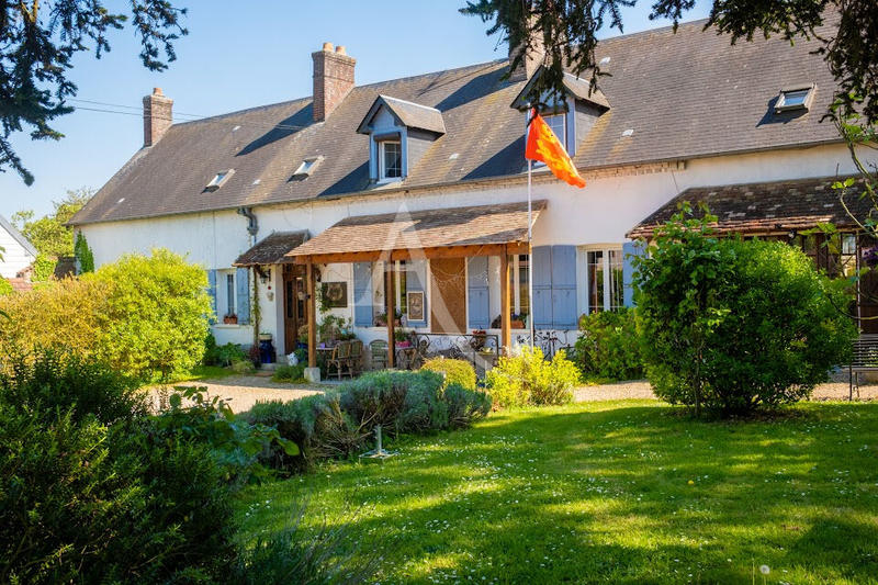 Maison - 334 m² - 12 pièces