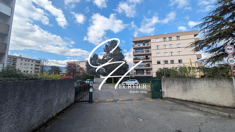 Parking / Garage - 14 m²