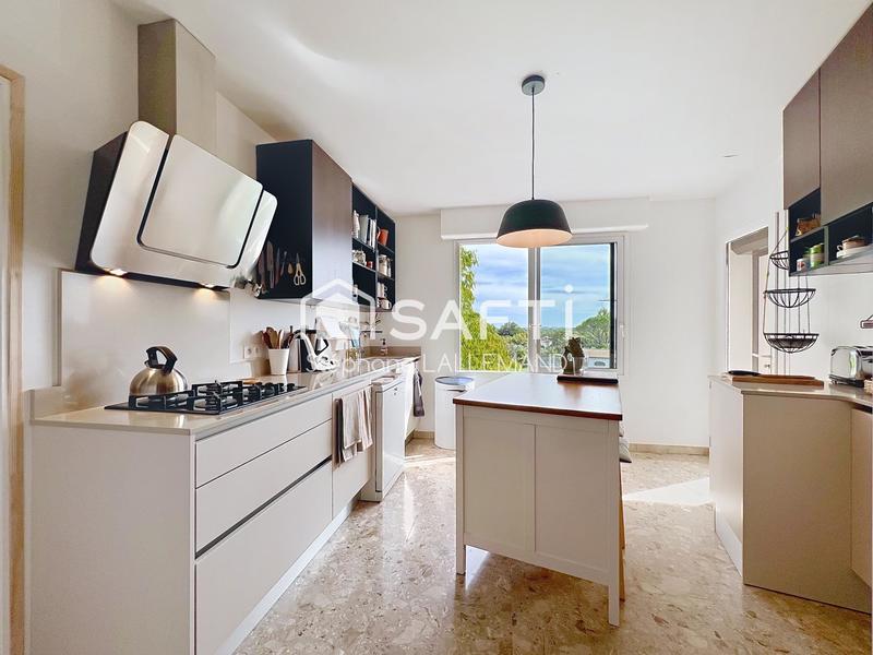 Maison - 220 m² - 7 pièces