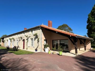 Longère - 293 m² - 8 pièces