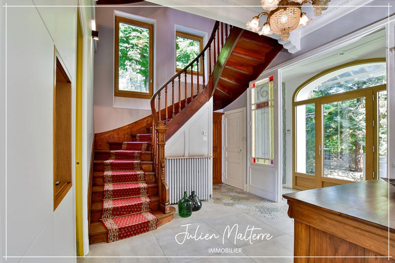 Maison bourgeoise - 211 m² - 8 pièces