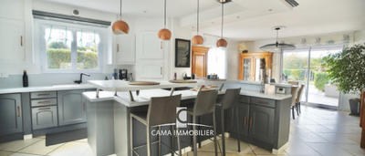 Maison - 270 m² - 10 pièces