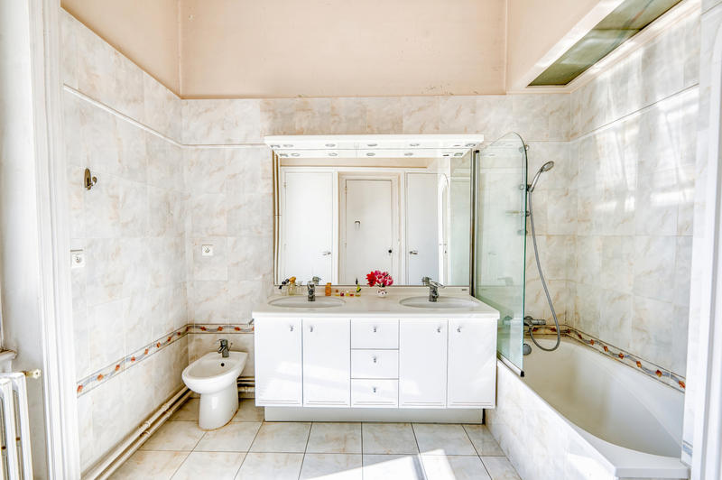 Propriété - 284 m² - 11 pièces