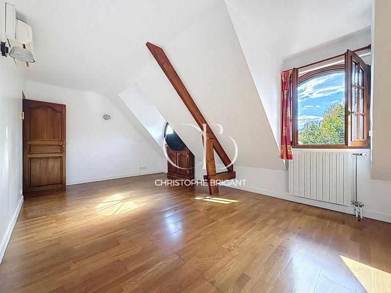 Maison - 200 m² - 8 pièces