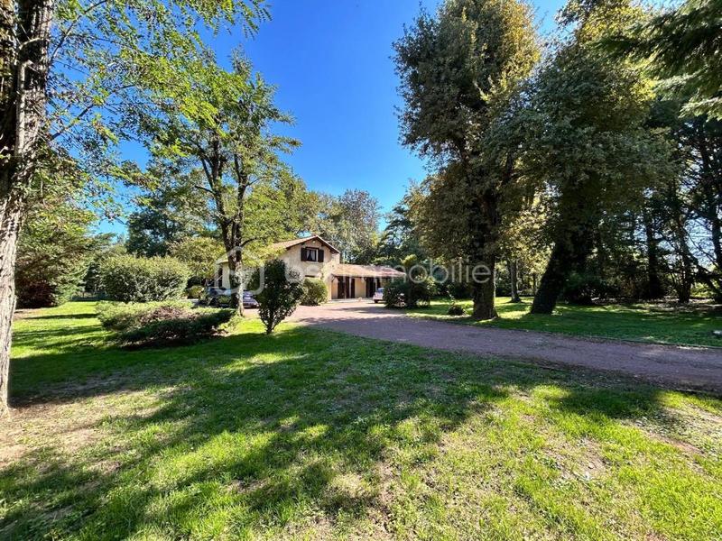 Maison - 208 m² - 6 pièces