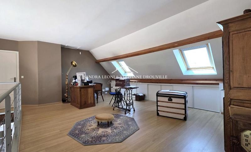 Maison - 189 m² - 8 pièces